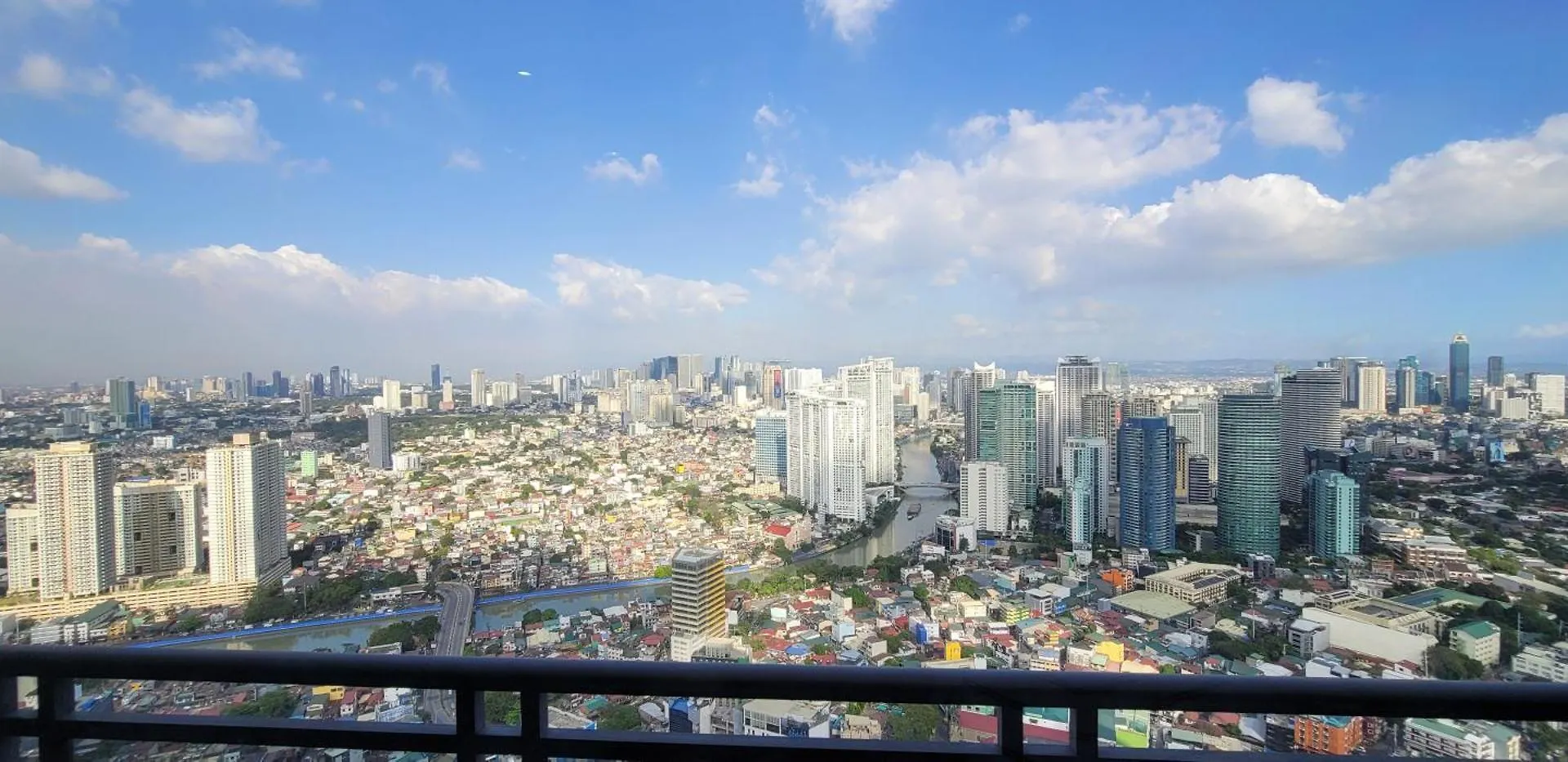 Gramercy / 55Th F / Amazing View / Wi-Fi / Peaceful Manila